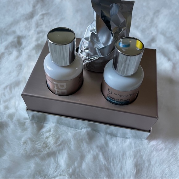 Dr. Dennis gross resurfacing peel - Picture 2 of 2